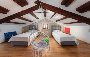 5 bedrooms, travel cot, free WiFi, bed sheets