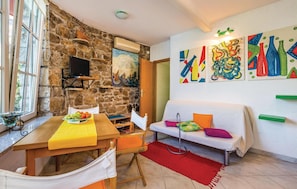 TV - Lovely apartment in Rijeka with WiFi (Rijeka)