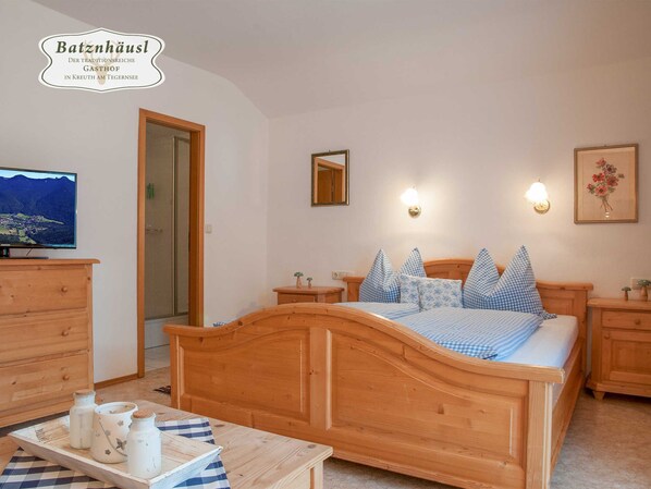 Travel crib, WiFi, bed sheets