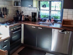 Kühlschrank, Mikrowelle, Ofen, Geschirrspüler