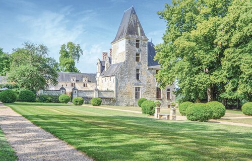 3 bedroom awesome home in Cheille Bourg