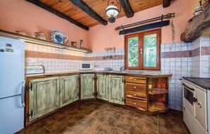 Fridge, stovetop, coffee/tea maker