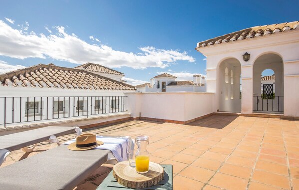 Outdoor dining - 2 bedroom lovely home in Roldan (Roldan)