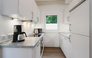 Réfrigérateur, micro-ondes, plaque de cuisson, lave-vaisselle