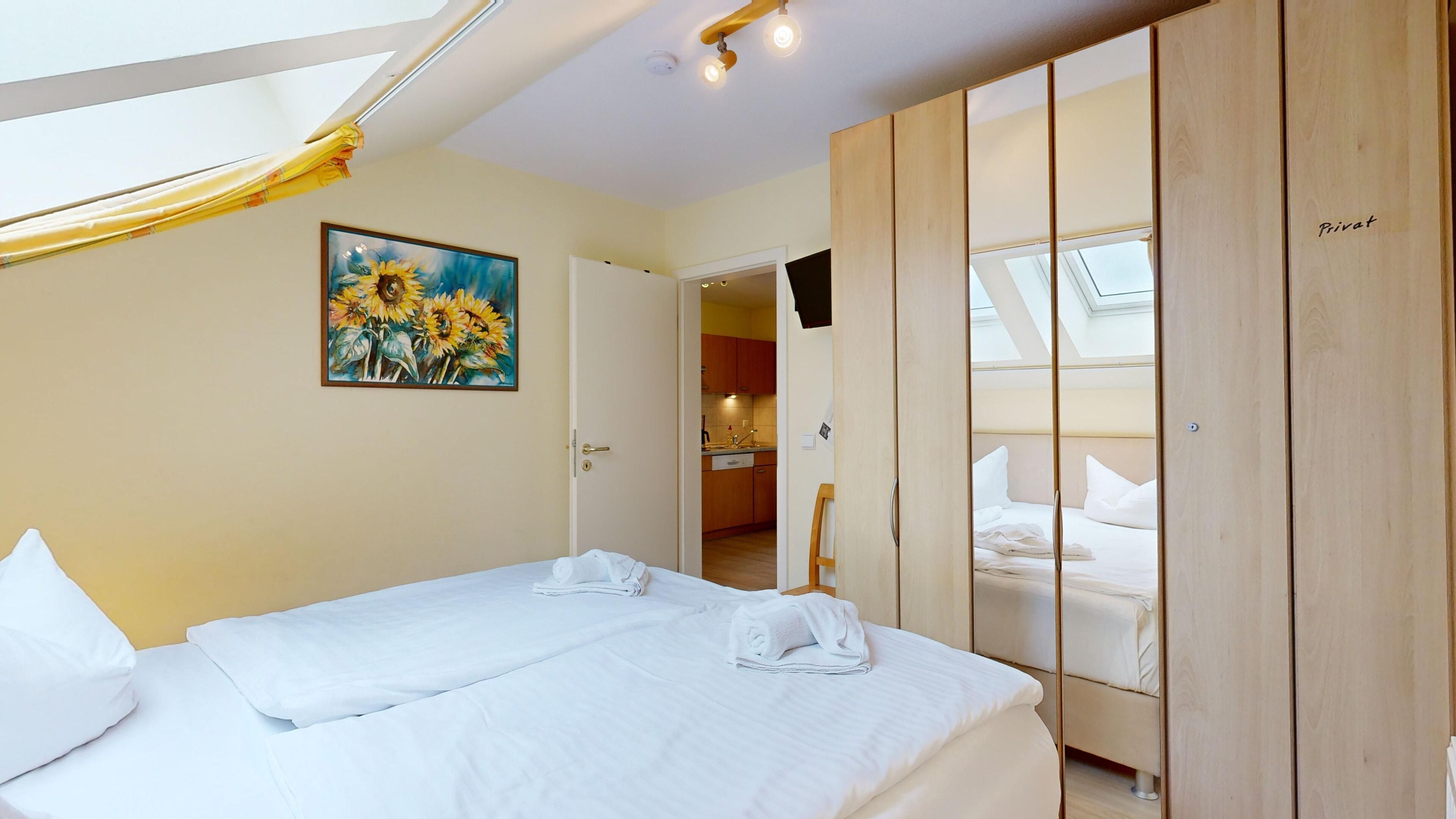 2 bedrooms, travel crib, WiFi