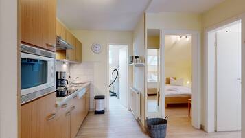 Kühlschrank, Mikrowelle, Geschirrspüler, Wasserkocher