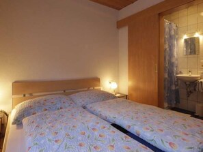 2 chambres, lit de bébé portatif, Wi-Fi, literie fournie