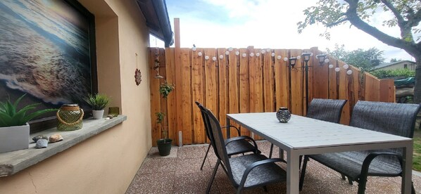 Unclassified image, 1 of 21, button