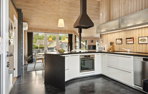 Cozy home in Juelsminde with sauna