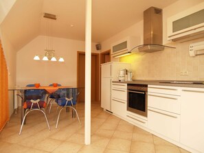 Refrigerador, horno, lavavajillas, cafetera/tetera