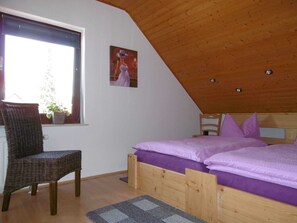 1 bedroom, travel cot, WiFi, bed sheets