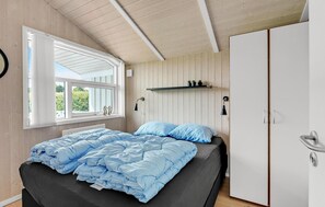 3 bedrooms, travel cot, free WiFi