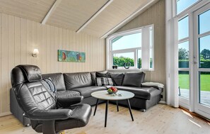 Fernseher, Kamin, Tischfußball
