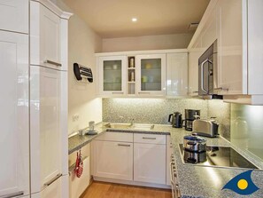 Kühlschrank, Mikrowelle, Ofen, Geschirrspüler