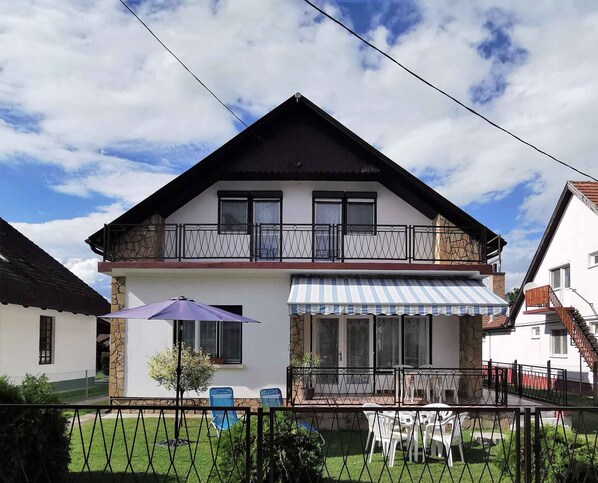 Exterior - Holiday home with internet and barbecue facilities (Balatonkeresztúr)
