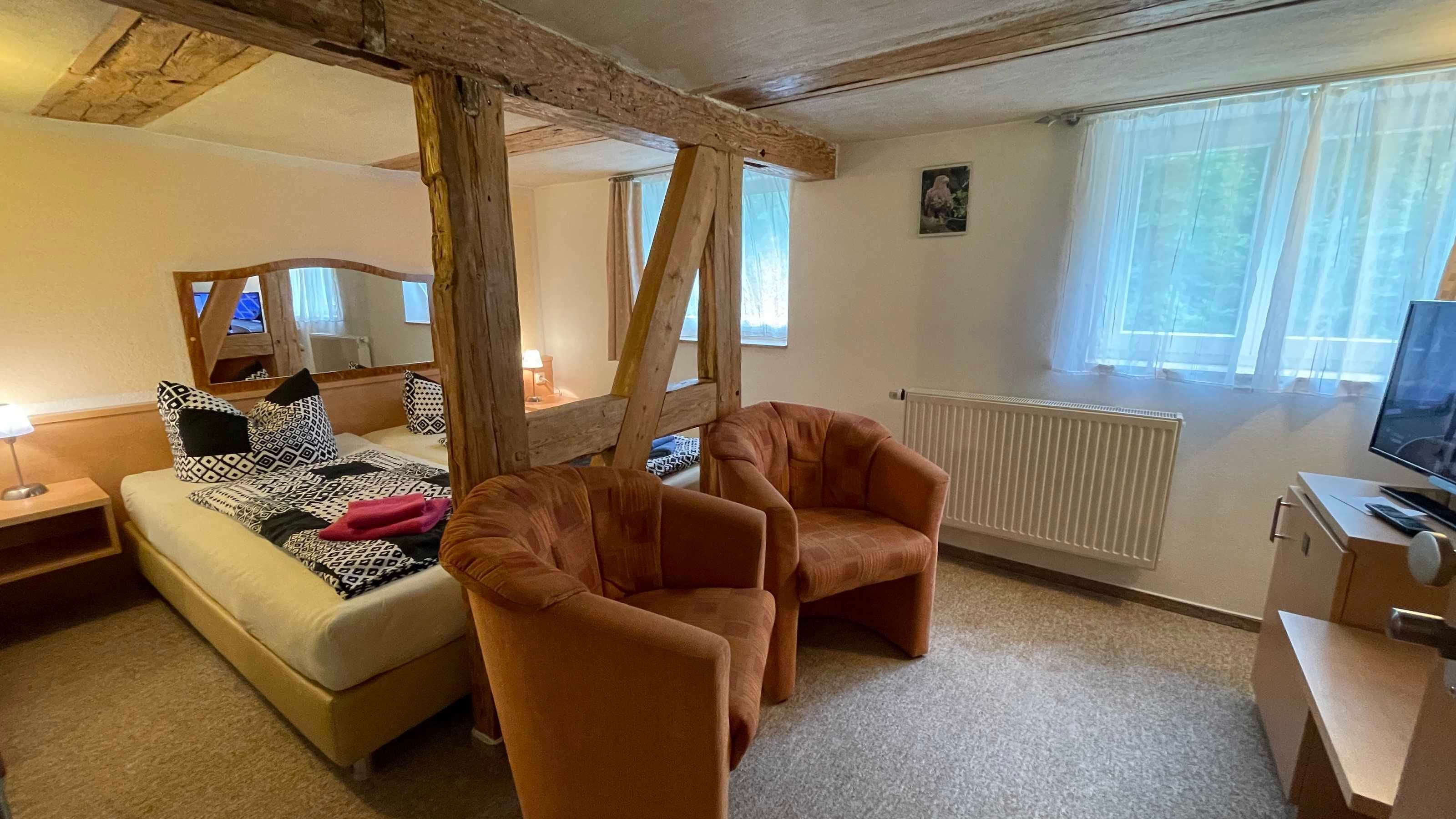 1 habitación, escritorio, ropa de cama y acceso para silla de ruedas 