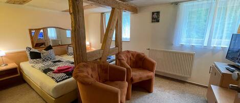 1 habitación, escritorio, ropa de cama y acceso para silla de ruedas