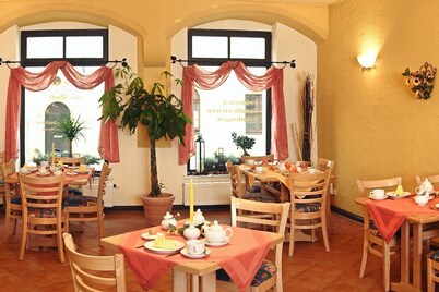 Quadruple - .Hotel market