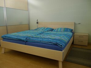 2 Schlafzimmer, Reisekinderbett, WLAN, Bettwäsche