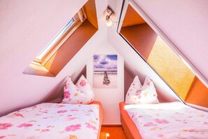 2 bedrooms, desk, travel cot, WiFi