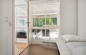 4 bedrooms, travel cot, free WiFi - Stunning home in Hasle with sauna (Hasle)