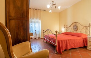 3 bedrooms, travel crib, free WiFi, bed sheets