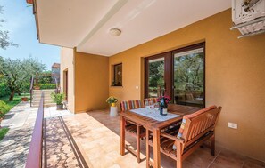 Outdoor dining - Stunning apartment in Umag with WiFi (Umag)