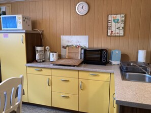 Frigorifero, microonde, forno, lavastoviglie