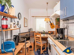 Unclassified image, 4 of 14, button