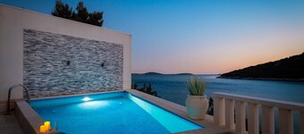 Lovely home in Vinisce with WiFi