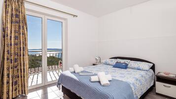 4 bedrooms, travel cot, free WiFi, bed sheets