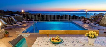 Beautiful home in Jablanac with WiFi