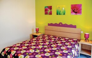 2 bedrooms, bed sheets