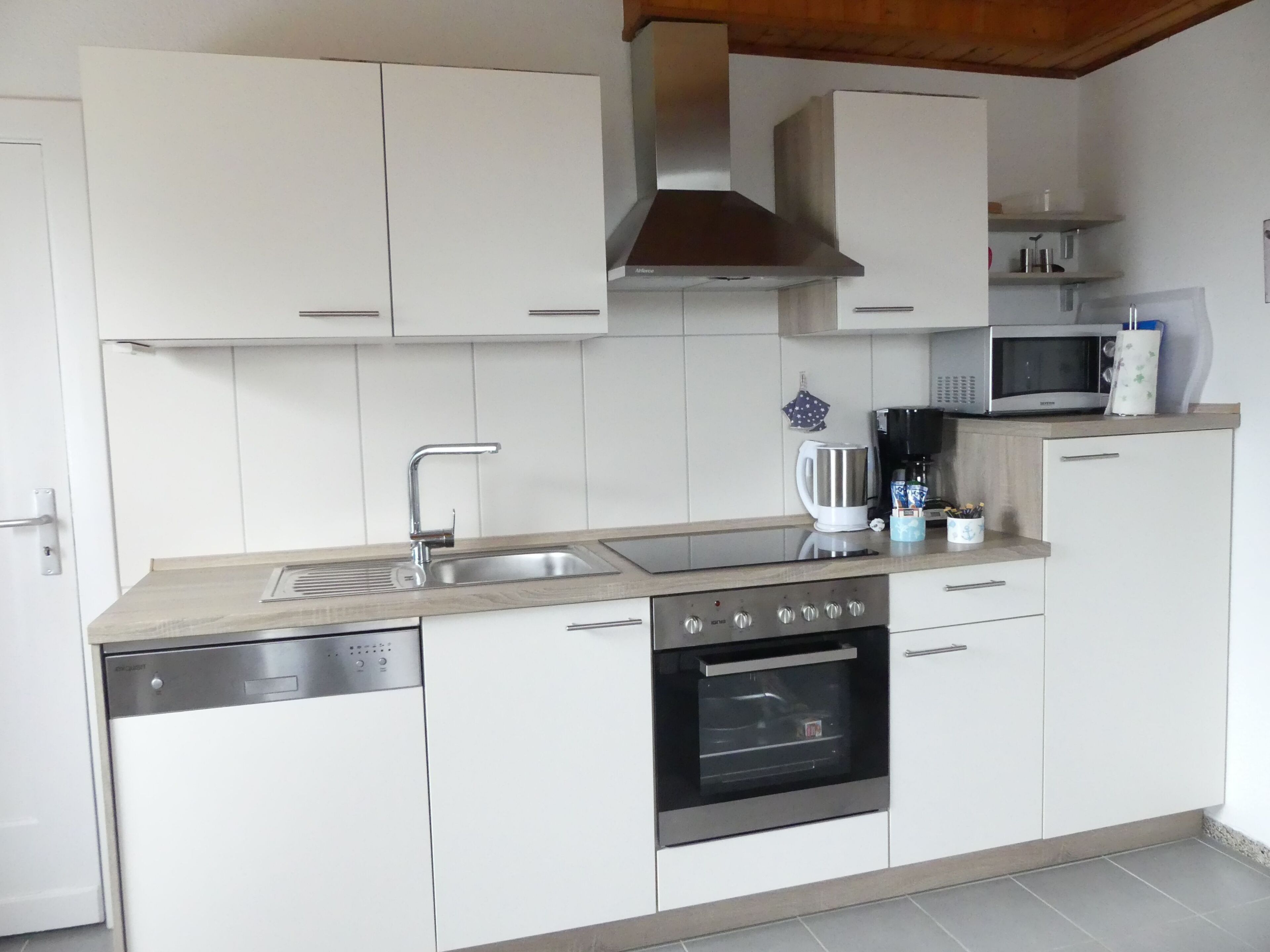 Frigorifero, microonde, forno, lavastoviglie