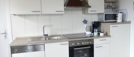 Frigorifero, microonde, forno, lavastoviglie