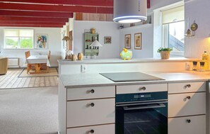 Réfrigérateur, micro-ondes, plaque de cuisson, lave-vaisselle