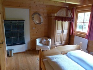 Unclassified image, 5 of 22, button - Knusperhäusl - Knusperhäusl 1 (Uttendorf)