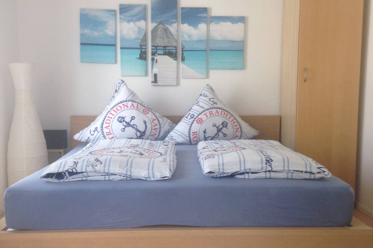 Kamar Quadruple Comfort, balkon, pemandangan kota (Kim) | Meja kerja, ruang kerja ramah laptop, dan tirai kedap cahaya