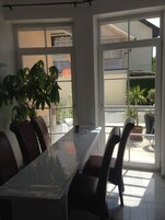 每日供应欧陆式早餐（每人 EUR 8.5）