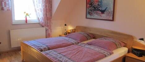 2 habitaciones, cuna de viaje y wifi