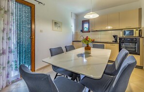 Dining - Awesome home in Kavran with WiFi (Kavran)