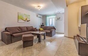 Télévision, cheminée, lecteur de DVD