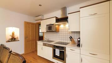 KĂŒhlschrank, Herdplatte, GeschirrspĂŒler