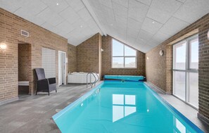 Indendørs pool