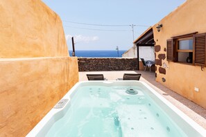 Bañera de hidromasaje exterior