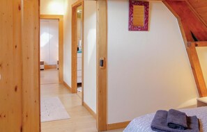 2 bedrooms, travel crib, free WiFi, bed sheets