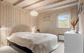 3 bedrooms, travel crib, free WiFi