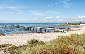 بالقرب من الشاطئ