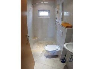 Brusehoved med spredningseffekt, håndklæder