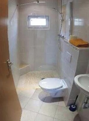 Shower, rainfall showerhead, towels